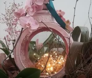 Lanterna orientale con Orchidee 